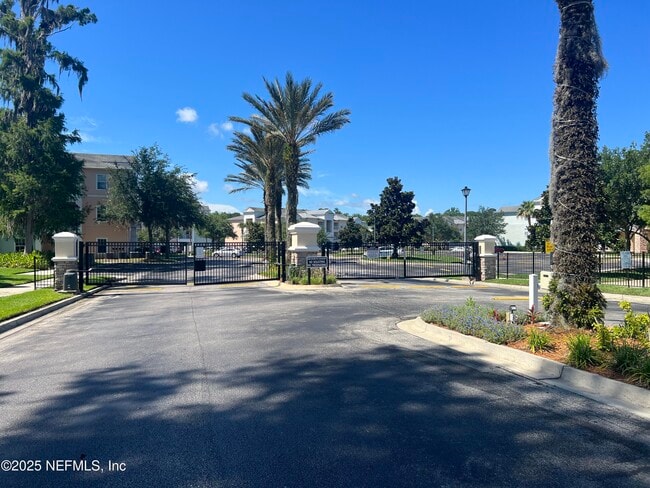 Building Photo - 4990 Key Lime Dr