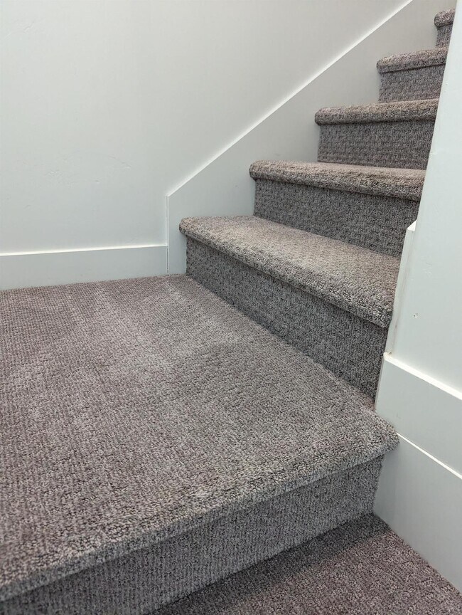 Building Photo - Azalea Townhome Poolside Living 3 Bed 2.5 Bath Smart Home