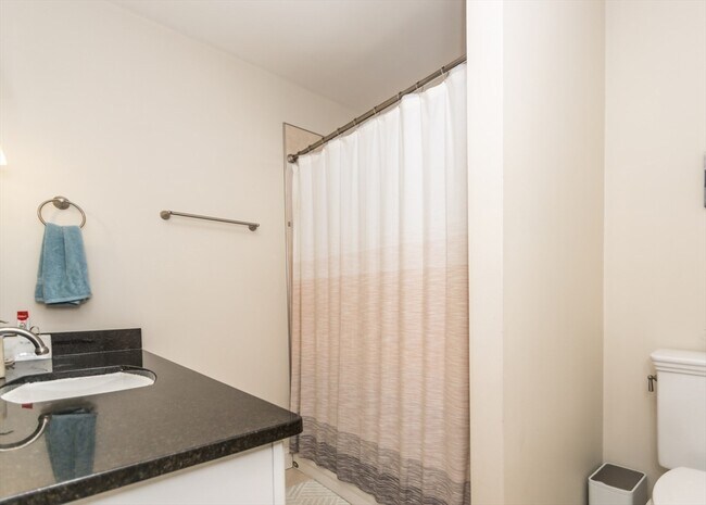 Building Photo - 199 Broadway