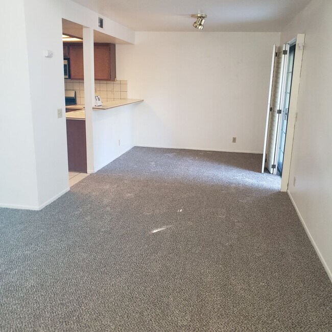 Building Photo - CANYON CREST - 2 Bedroom 2.5 Bath Townhouse