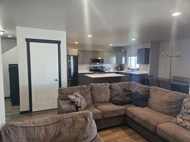 Building Photo - Modern 3-Bedroom Home in Pradera – Post Fa...