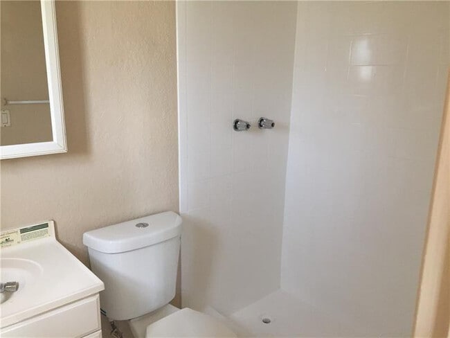 Building Photo - 770 SE 2nd Ave