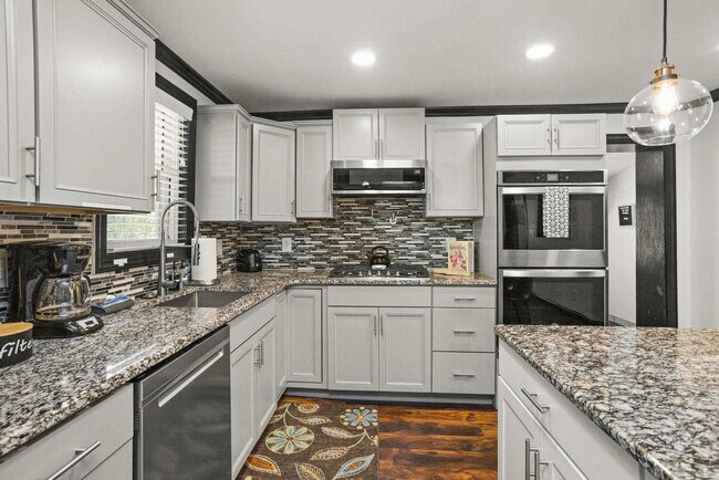 Building Photo - 1302 Ardee Ave