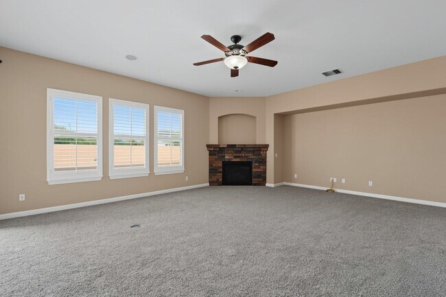 Building Photo - Welcome to this inviting Phoenix Rental - Available!