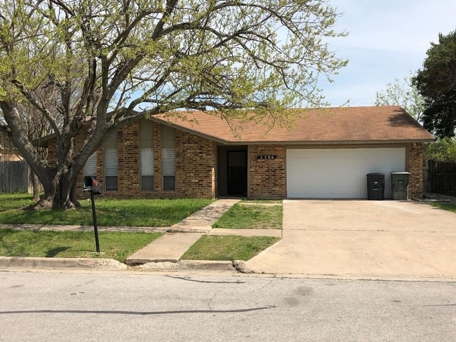 Building Photo - 2306 Hunt Dr
