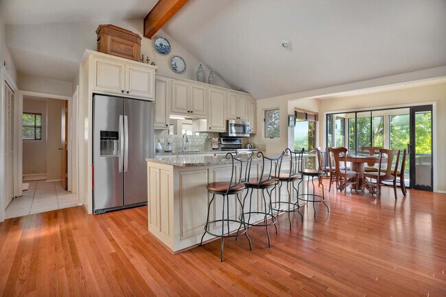 Building Photo - 13014 Schoolhouse Dr