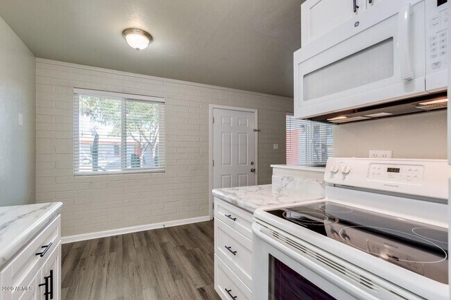 Building Photo - 2020 N 49th St