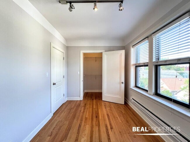 Building Photo - 1 bedroom in CHICAGO IL 60647