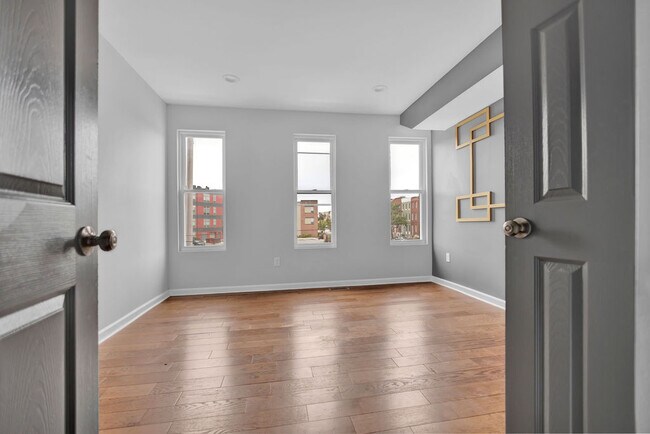 Building Photo - 1227 E Preston St