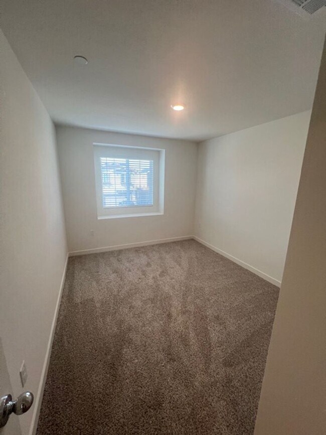 Building Photo - Brand New DR Horton Solar Smart Home with 4 Bedrooms.