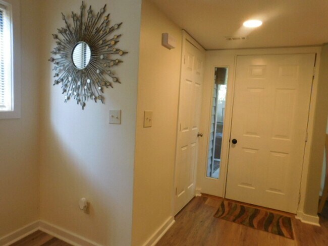 Building Photo - 113 Shipyard Dr