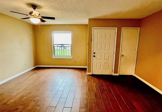 Building Photo - 400 Amber Ln