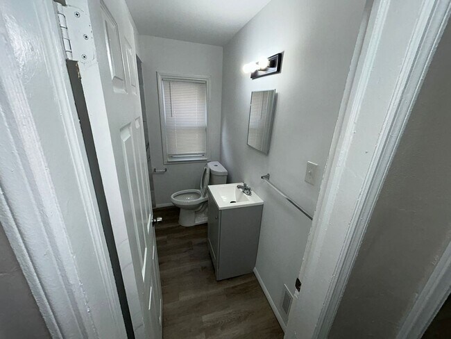 Building Photo - 3 Bedroom Bungalow