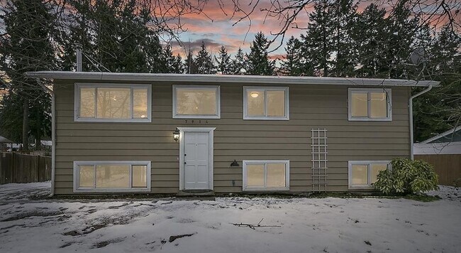 Primary Photo - 7914 185th Street Ct E