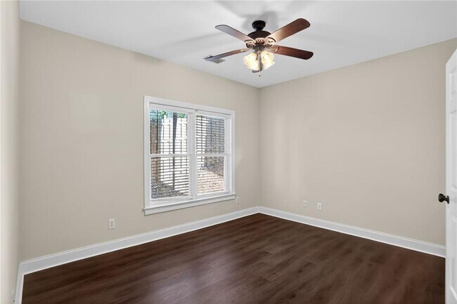 Building Photo - 1128 Ashton Bluff Dr NE