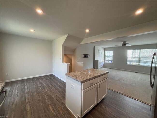 Building Photo - 2027 Petersen Way