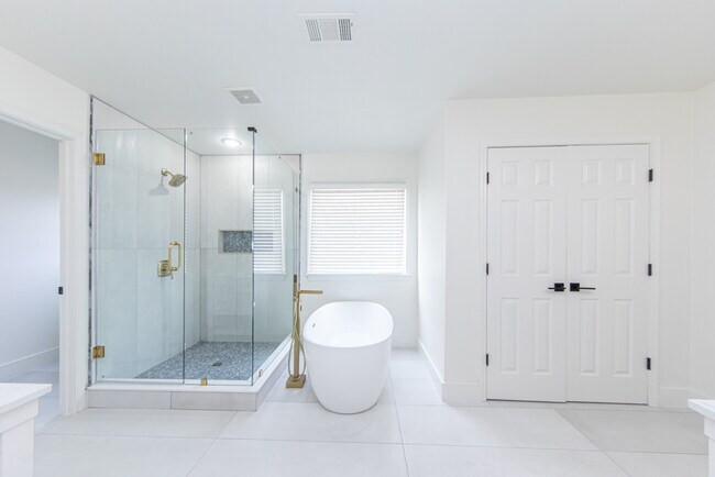 master bathroom - 3501 Downing Dr