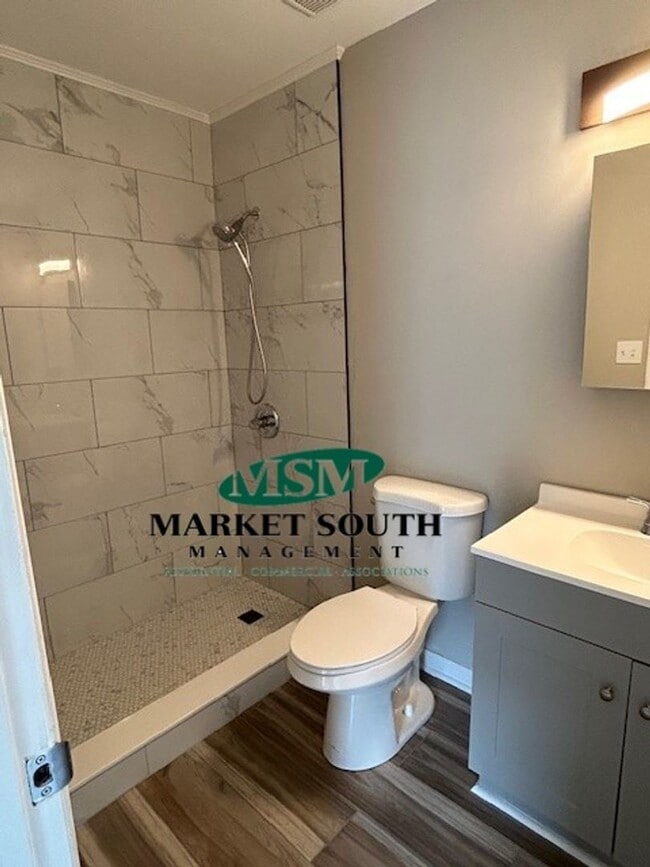 Building Photo - Remodeled home in East Savannah!