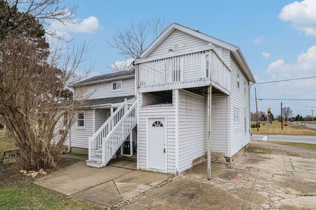 Building Photo - 8009 E Bristol Rd