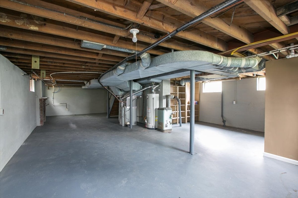 Basement - 148 Niagara Ave