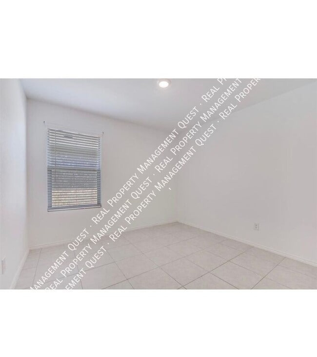 Building Photo - 2525 Russell St