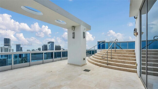 Building Photo - 200 Biscayne Blvd Way