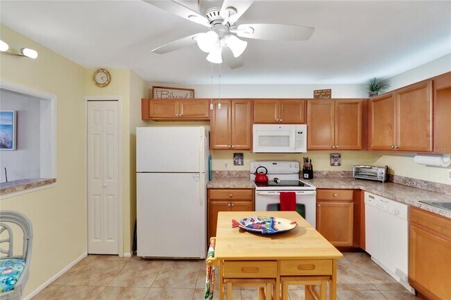 Building Photo - 7700 Sun Island Dr S