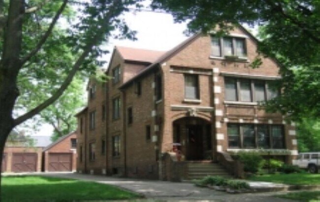 Building Photo - 1319 Rutledge St