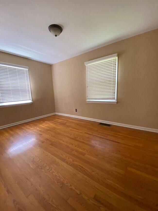 Building Photo - 3 Bed 2 Bath in Phelps Grove