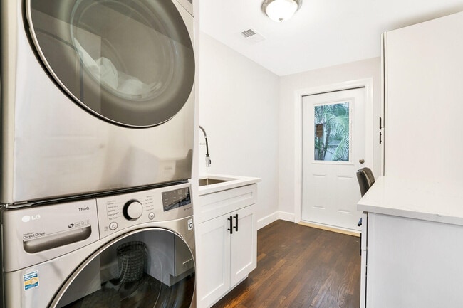 Building Photo - 413 36th St