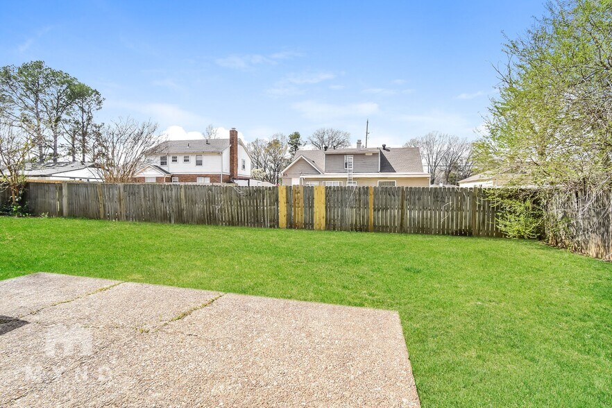 Building Photo - 3369 Foxwood Dr