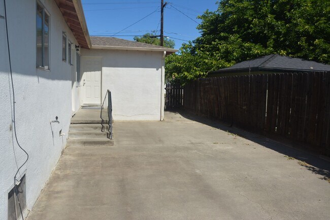 Building Photo - 3809 Lassen Dr