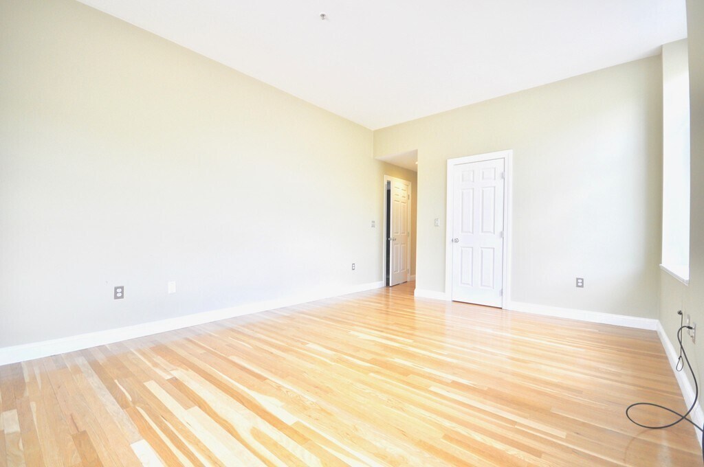 Building Photo - 342 Bunker Hill St