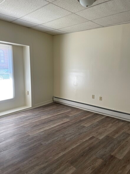 bed 2 - 1700 Centre Ave