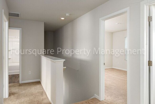 Building Photo - Spacious 3-Bed Home with Loft, Modern Kitc...