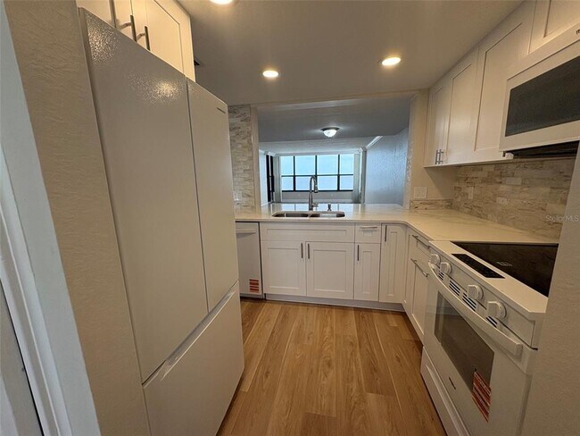Building Photo - 250 Woodette Dr