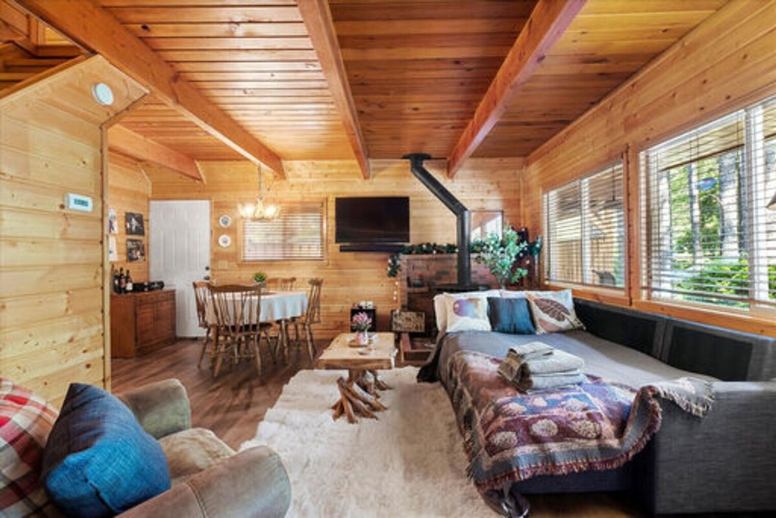 Building Photo - 321 Paradise Dr