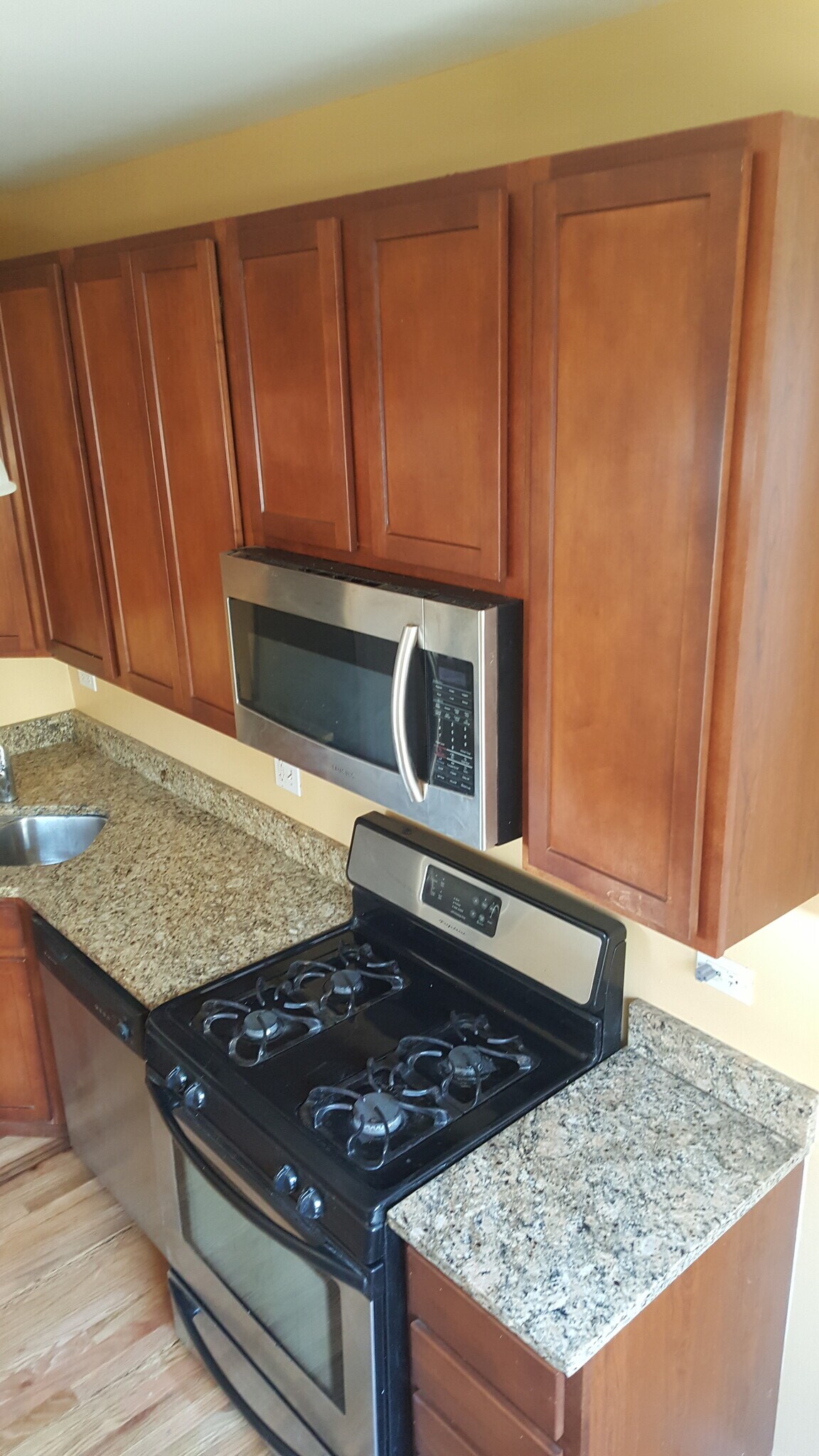 Building Photo - 2243 W Rosemont Ave