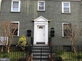Building Photo - 1909 Rosedale St NE