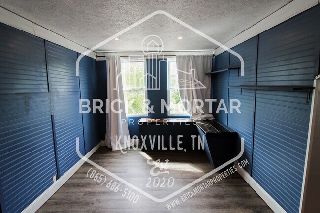 Building Photo - 427 E Caldwell Ave