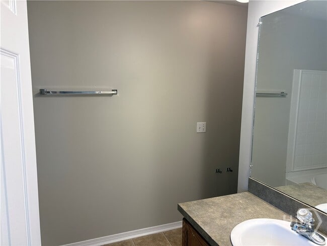 Building Photo - 119 Fairgreen St