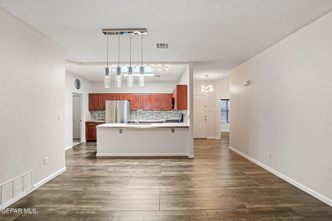 Building Photo - 6753 Parque Del Sol Dr