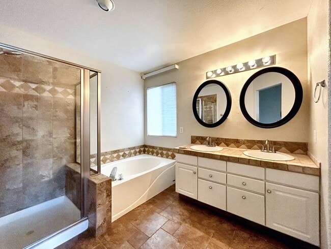 Building Photo - 236 Oxbow Dr