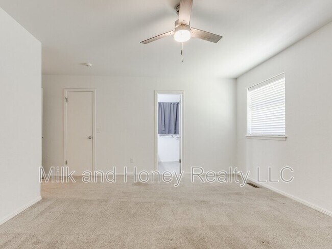 Building Photo - 3004 Kent Dr