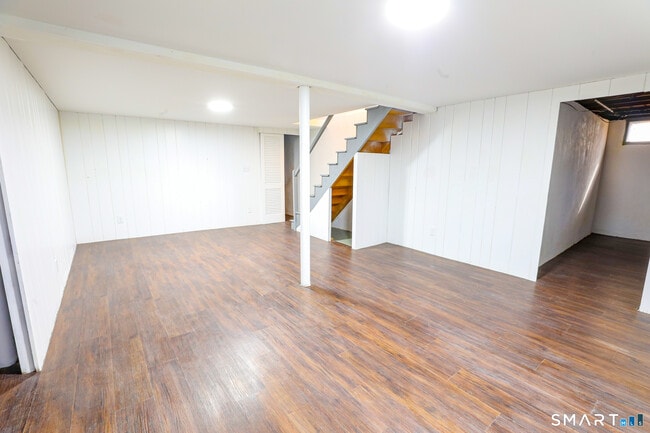 Building Photo - 105 Hyde Rd