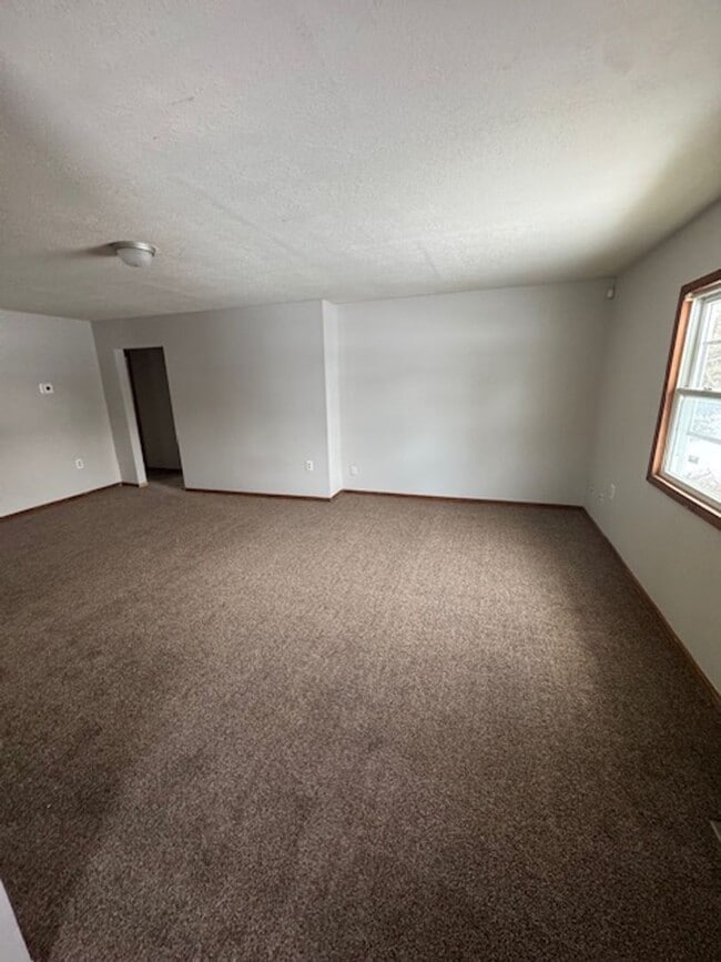 Building Photo - 4015 E Pettit Ave