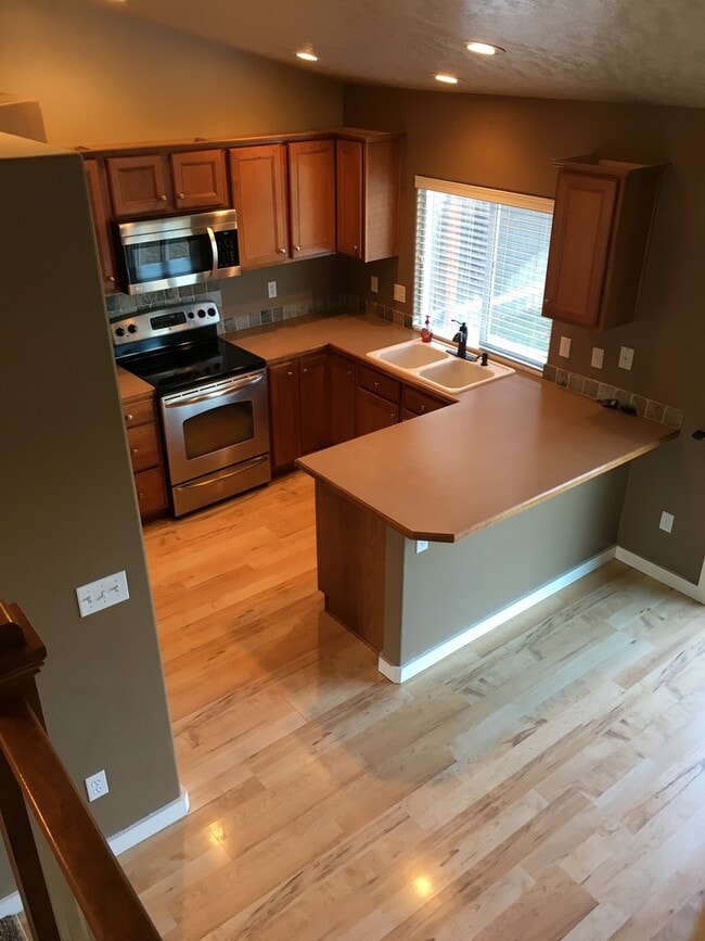 Building Photo - Perfect 4 bed 2.5 ba home in the desirable...