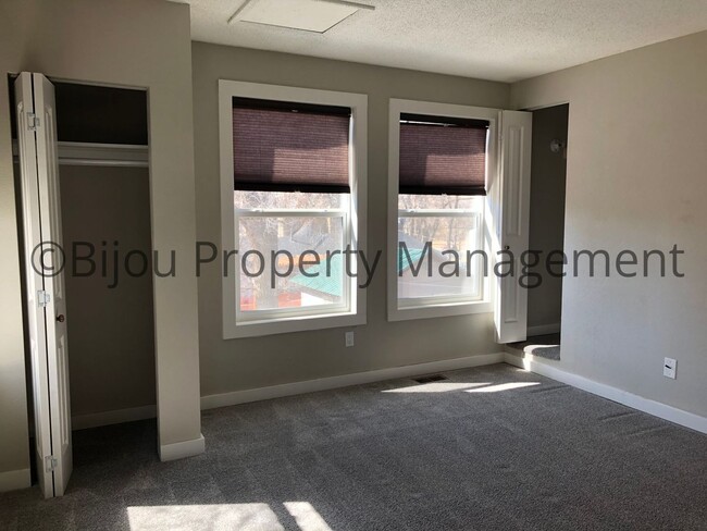 Building Photo - Lovely Three Bedroom Home