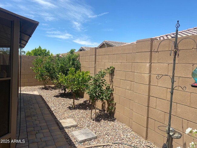 Building Photo - 2516 E King Bird Dr