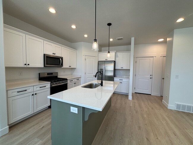 Building Photo - 732 Banner Dr